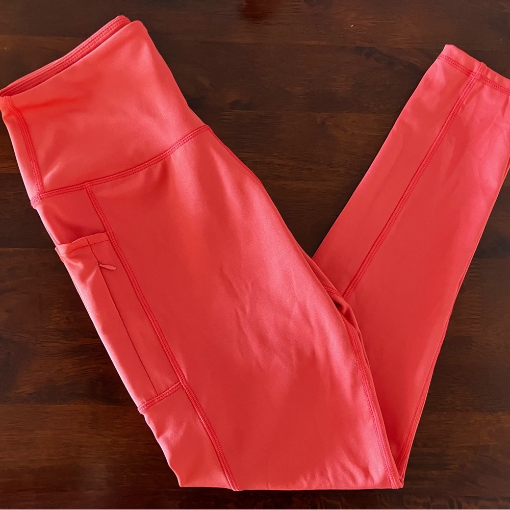 Pink leggings with pockets